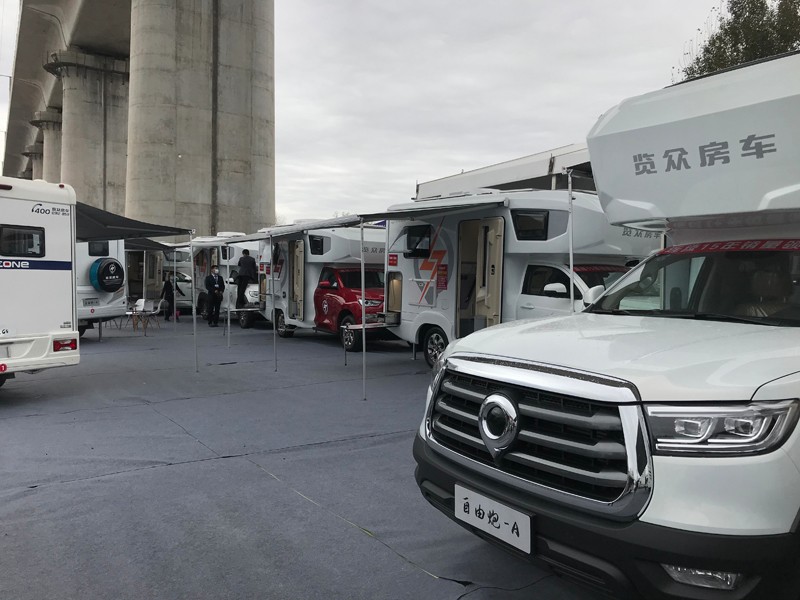 炮營集合，連看自由炮房車